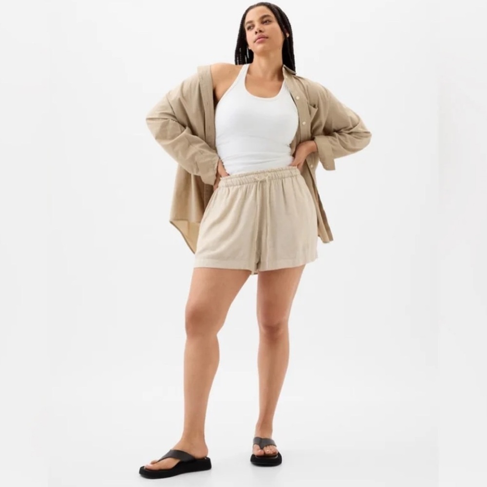 GAP Women's High Waist Tan Shorts